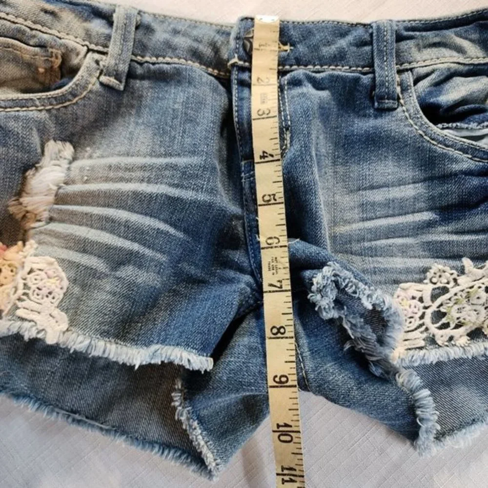 Vanilla Star Cutoff Bootie Shorts Floral Lace Boho Detail Distressed Jean Size 7